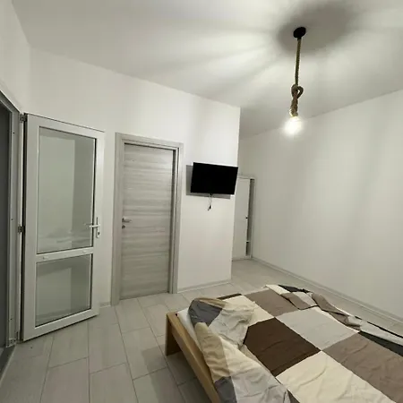 Aparthotel Latina 3*