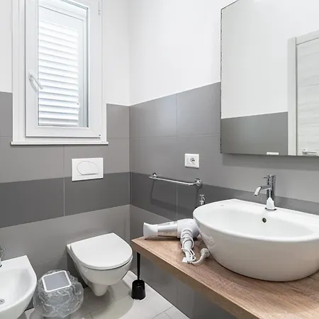 Apartahotel Latina 3*